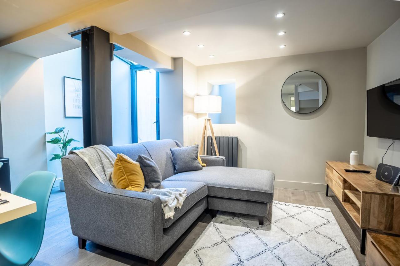 Modern Two Bedroom Apartment In Fulham By Sojo Stay ロンドン エクステリア 写真