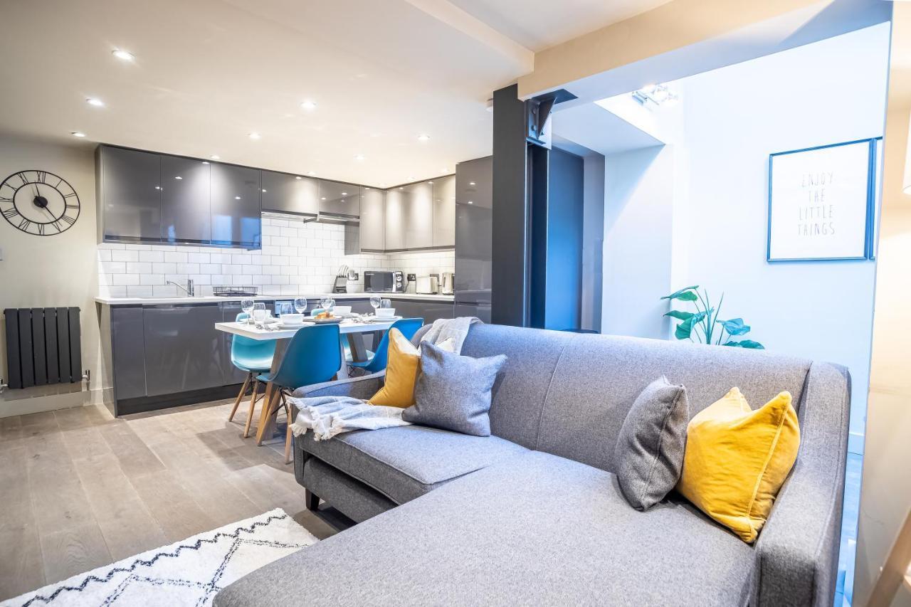 Modern Two Bedroom Apartment In Fulham By Sojo Stay ロンドン エクステリア 写真